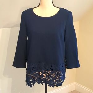 Blouse w/flower bottom trim, Size S